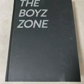 В комплект входит наклейка для фотоальбома Boys Derby Zone Foca