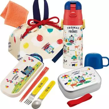 В комплект входит полотенце для скейтборда Skater Mini, набор из 4 предметов из серии «Друзья Томаса», алюминиевая коробка для бенто, 370 мл, три бутылки для воды с завязками и 2 отверстиями,