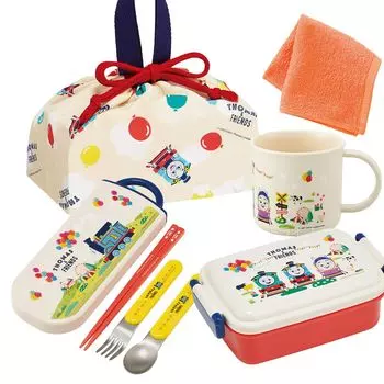 В комплект входит полотенце Skater Mini из 4 предметов из коллекции «Друзья Томаса», антибактериальная квадратная коробка для бенто 450 мл, набор из трех чашек со шнурком и