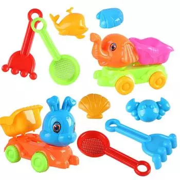 В комплект входят детские игрушки для песка, игрушка-самосвал, лопата для песка, грабли, игрушки-модели морских животных, игрушки для песка с сетчатым мешком