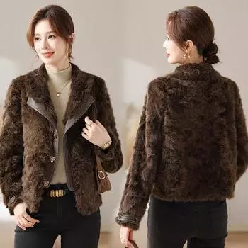 В меховом интегрированном пальто, невысокая женщина осенью и зимой, одетая в модную высококачественную шубу из искусственного меха норки. 2XL