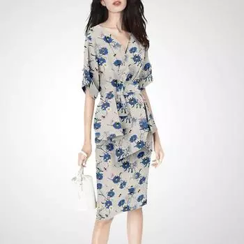 V-neck Hip Professional Printed Tops for Summer of 2023 White + Blue Print S