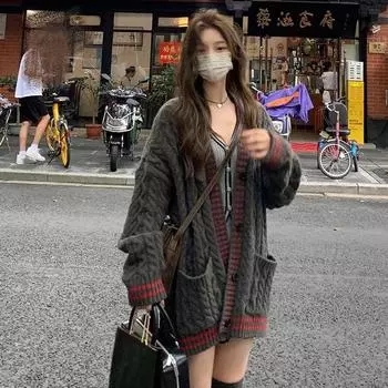 V-neck twist striped thick needle single-breasted sweet pink sweater jacket, loose and warm ladies sweater cardigan in autumn and winter 7058# one size fits all