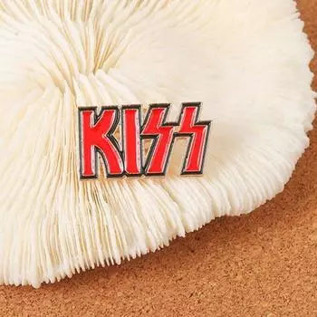 Valentine s Day Kiss Brooches Punk Enamel Brooches Lapel Pin Shirt Lapel Pins Jewelry Gift kiss