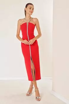 Вечернее платье из крепа с прорезями и разрезом спереди, украшенным камнями