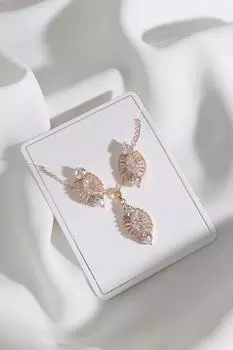 Вечернее платье с сердечком и камнем золотого цвета, комплект серег с ожерельем