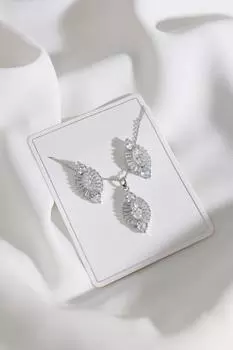 Вечернее платье с сердечком и камнем, серебряный цвет, комплект серег с ожерельем