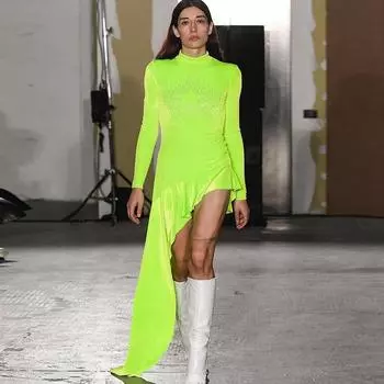 Вечернее платье женское осенне-зимнее длинное платье с рюшами однотонное повседневное платье с круглым воротником и длинными рукавами S чёрный