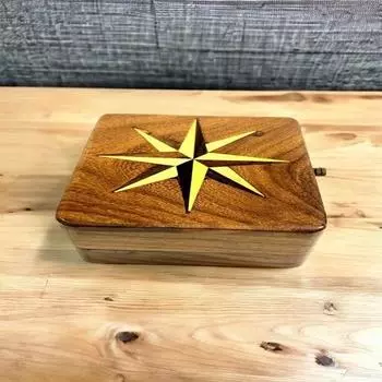 Вечная элегантность: Деревянные часы-компас ручной работы в подарочной коробке ручной работы