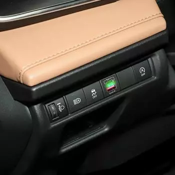 Автомобильное зарядное устройство Автомобильное решение для быстрой зарядки Головка со светодиодной подсветкой Интеллектуальная защита чипа для мобильных устройств красный