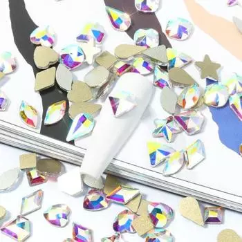 Великолепное очарование для ногтей. Большое количество. Привлекает внимание. Легко наносится. D