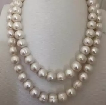 Великолепное ожерелье из белого жемчуга Южных морей диаметром 10-11 мм.