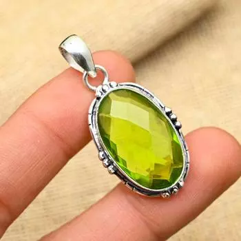Великолепный драгоценный камень перидот ручной работы из стерлингового серебра 925 пробы, ювелирный кулон для женщин 1.75 inches зелёный