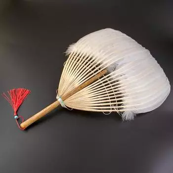 Вентилятор с белым пером Детский вентилятор Kongming Вентилятор Охлаждающий вентилятор Вентилятор для заключения Специально для сценических выступлений белый