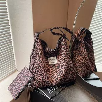 Versatile fashion women s large-capacity shoulder oblique span bag commuting new high-end leopard print tote bag tide коричневый