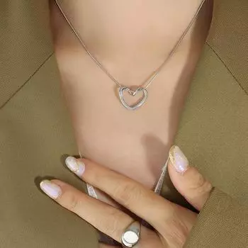 Versatile Trend Sweetheart Niche Plain Circle Love Pendant Round Snake Chain Personalized Fashion Necklace Girlfriend Titanium Steel Jewelry