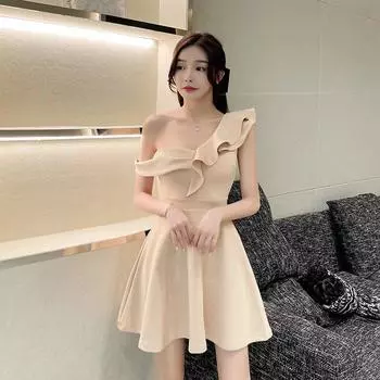 Весенне-летнее женское платье А-силуэта на одно плечо с диагональным воротником и оборками на спине S чёрный