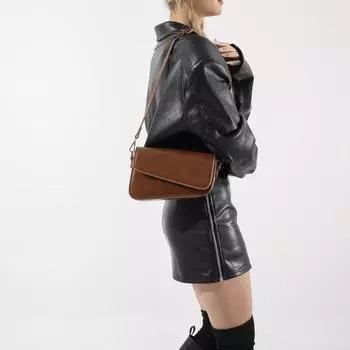 Весенне-летняя маленькая женская сумка. Новинка 2024 года. Модная универсальная сумка через плечо. Популярная в этом году элитная сумка на одно плечо. Маленькая квадратная сумка.