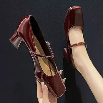 Весенне-летняя обувь. Туфли на одинарной обуви. Женские туфли на толстом каблуке с квадратной головкой и неглубоким горлышком. Туфли с пряжкой. Туфли из лакированной кожи на высоком каблуке. 35 белый