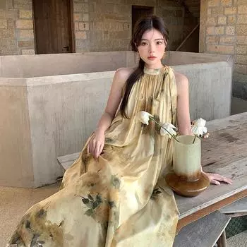 Весеннее свободное и облегающее платье с принтом без рукавов и большой расклешенной юбкой, прикрывающей тело. one size