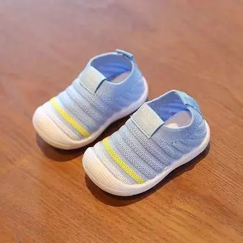 Весенние и летние модели мужской и женской детской обуви для малышей, детские тапочки с мягкой подошвой и нескользящей подошвой, дышащие плетеные тапочки для полетов 16