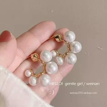 Весенние и летние преувеличенные серьги-клипсы с большим жемчугом в виде буквы C для защиты от комаров, в стиле ретро Гонконга, изящные, из серебра 925 пробы, серьги-гвоздики, ювелирные изделия для молодых взрослых A pair of stud earrings