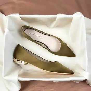 Весенние и летние женские туфли-лодочки на плоской подошве с тонким низким каблуком и острым носком, повседневные, офисные, женские, элегантные туфли 33EU/CN34 чёрный