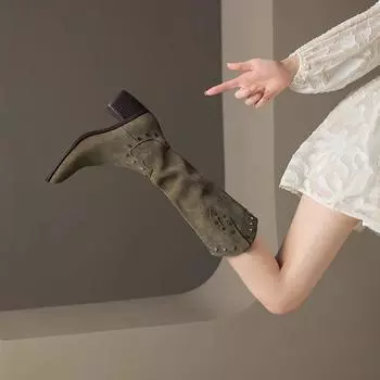 Весенние и осенние модные женские сапоги, новые, с острым носком, однотонные, с заклепками, молнией сбоку, на квадратном каблуке, женские высокие сапоги 35