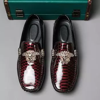 Весенние итальянские офисные туфли со змеиным принтом, мужская повседневная обувь, лакированные кожаные мокасины для вождения, удобные вечерние мокасины 6 винный