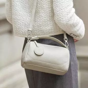 Весенние кожаные сумки для женщин — универсальные и стильные. Это сумки-подушки из высококачественной кожи на одно плечо для женщин 24*11.5*14cm