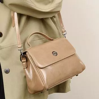 Весенние новые модные простые женские сумки из искусственной кожи, легкие, роскошные, высококачественные, однотонные, женские сумки-тоут, универсальные сумки через плечо с пряжкой для поездок на работу коричневый