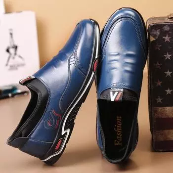 Весенние новые мужские кожаные туфли. Мужская модная универсальная модная обувь. Повседневная молодежная обувь для вождения на мягкой подошве. 38 синий