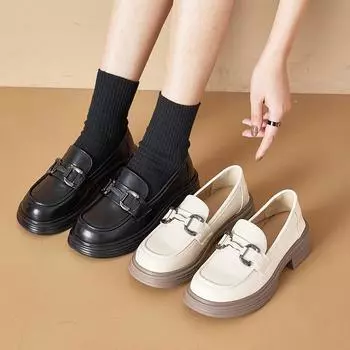 Весенние новые универсальные винтажные туфли на платформе с мягкой подошвой в британском стиле с металлической пряжкой, маленькие кожаные туфли, женская обувь 35