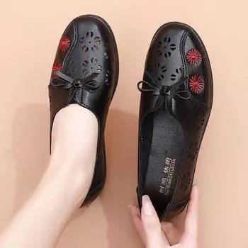 Весенние туфли-лоферы для женщин среднего и пожилого возраста. Мамины нескользящие туфли на мягкой подошве с выемками. Удобные туфли на плоской подошве с перфорацией для бабушек. 35