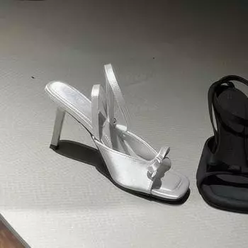 Весенняя и летняя обувь больших размеров, серебристые атласные босоножки и тапочки на высоком каблуке с бантом, женская обувь с открытым носком и тонким каблуком 35 чёрный