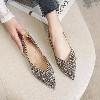 Весенняя и летняя обувь. Туфли с высоким темпераментом, с плоской подошвой, заостренным неглубоким носом и большими размерами. Женская обувь. 35 чёрный