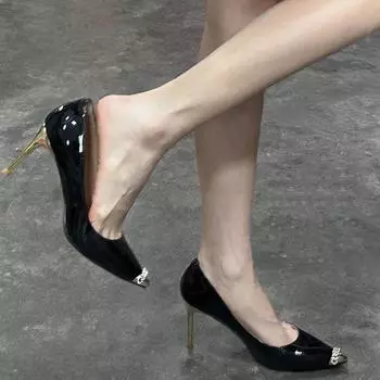 Весенняя и летняя обувь. Женские сексуальные тонкие туфли из лакированной кожи на высоком каблуке с острым носком. 35 чёрный