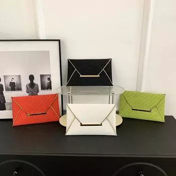 Весенняя новая простая ручная маленькая квадратная сумка-конверт новая сумка дорогая нишевая дизайнерская легкая роскошная сумка