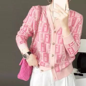 Весна 2024 г. Жаккардовый вязаный кардиган с V-образным вырезом и розовыми буквами для женщин L розовый