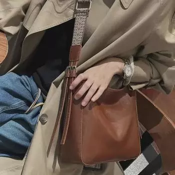 Весна 2025 г., женская сумка через плечо из натуральной кожи европейского и американского производства большой вместимости — универсальный, повседневный дизайн из коровьей кожи