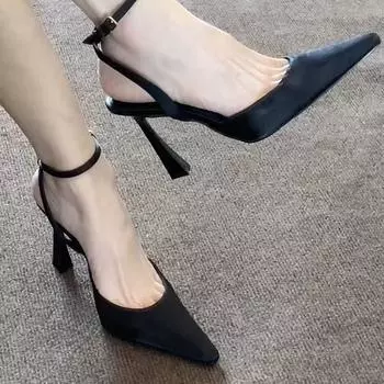 Весна 2025 года, новые фиолетовые атласные сексуальные легкие босоножки с заостренным носком, женские босоножки с тонким каблуком и сумкой на высоком каблуке 35 чёрный