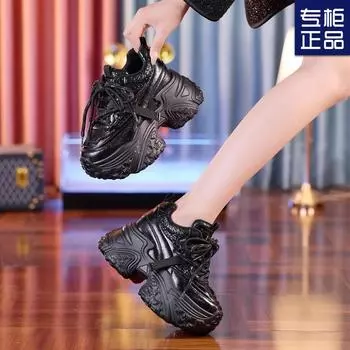 Весна 2025 года, новые маленькие универсальные туфли для папы с пайетками на платформе, женские дышащие универсальные повседневные спортивные туфли, увеличивающие рост 35 серебряный