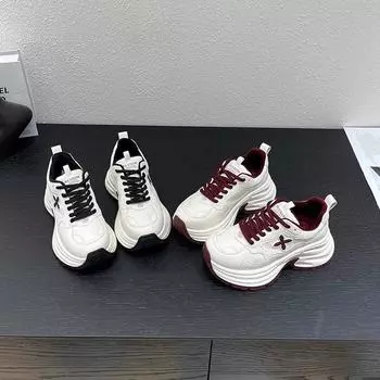 Весна 2025 года, новые туфли на толстой подошве из бархатной кожи для пап, женские маленькие 7 см, повседневные универсальные модные кроссовки 35 чёрный