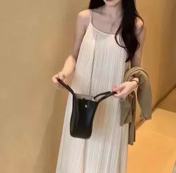 Весна 2025 Женская плиссированная юбка на подтяжках: Элегантное, легкое, роскошное, однотонное, облегающее платье во французском стиле. 2XL (70-78 kg) белый