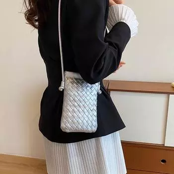 Весна и лето новая сумка для мобильного телефона простая 2024 красивая сумка через плечо нишевая трендовая текстура персонализированная модная женская сумка чёрный