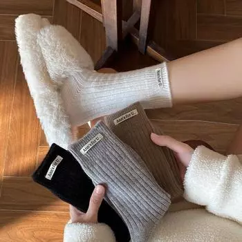 Весна Осень Вязаные Носки Труба Среднего Размера Ретро Однотонные Тканевые Ярлыки Теплые Носки Домашние Женские Кашемировые Толстые Носки 5 Pairs чёрный
