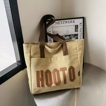 Весной 2024 года выйдет новая модель — сумка-тоут большого класса для поездок на работу и обратно, переносная сумка через плечо с возможностью ношения под мышкой. чёрный