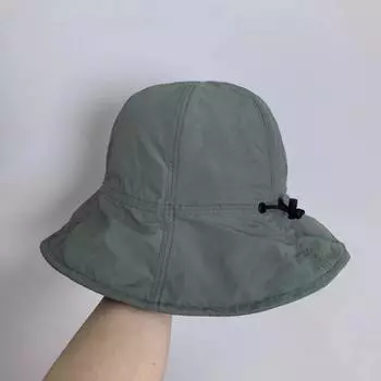 Весной и летом легкие и дышащие, с небольшой куполообразной шляпой на лице, благодаря чему прилив солнца легкий и быстросохнущий. M56-58cm розовый