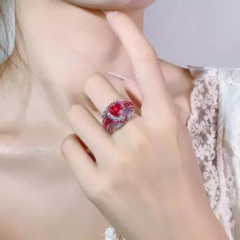 Ветер Ювелирные изделия Кольцо Ювелирные изделия Фиолетовый Свет Изменение Цвета Красный Корунд Сердце Бриллиант Высокая Мода Пригородная Женщина