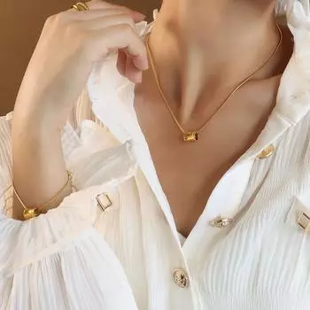 Ветреный темперамент, маленькое ожерелье на талию, цепочка на ключицу, титановая сталь, 18-каратное золото, браслет, набор, нишевый дизайн, ожерелье